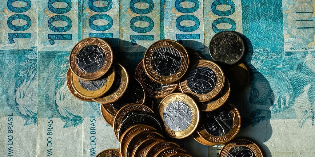 Orçamento de 2027 projeta salário mínimo de R$ 1.741