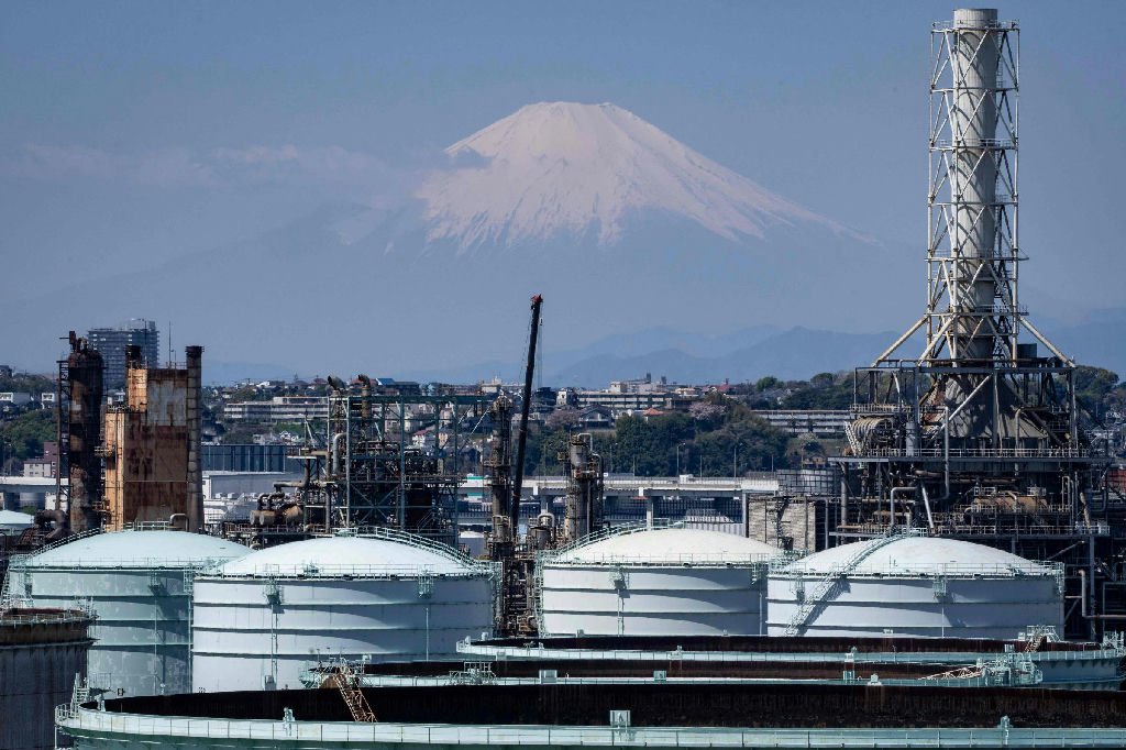 Países do Oriente Médio ampliam estoques de petróleo no exterior devido à guerra