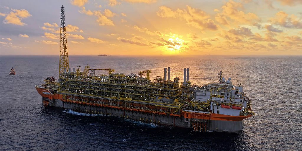 Petrobras alcança pico de produção com navio-plataforma no pré-sal