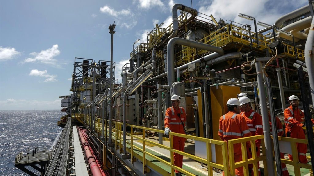 Petrobras e Marinha firmam acordo para fortalecer proteção dos recursos marítimos