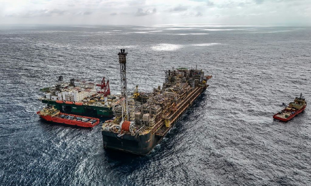 Petroleiros pedem reestatização da Petrobras e redução de dividendos
