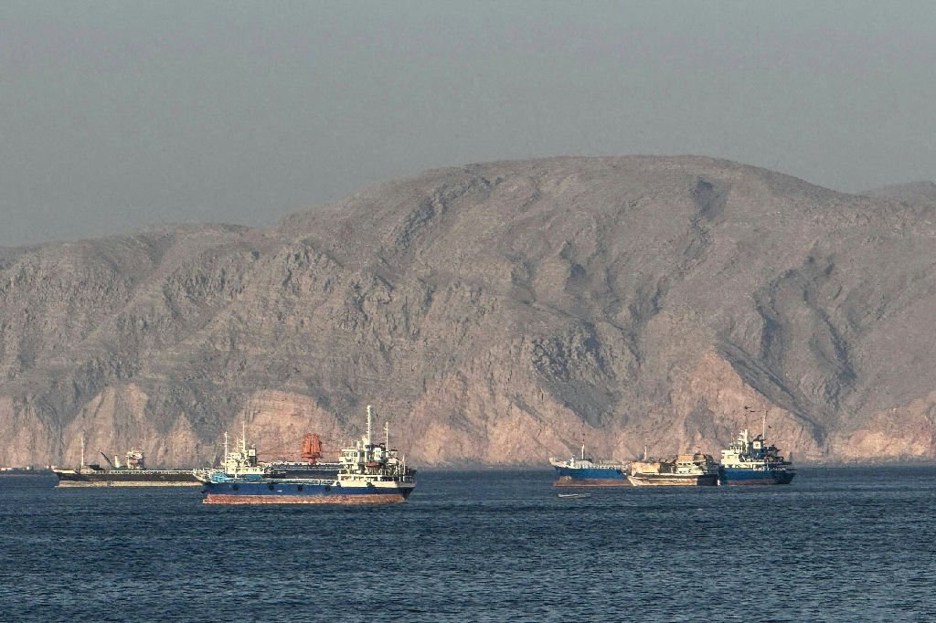 Petróleo inicia semana em alta com incertezas sobre o estreito de Hormuz