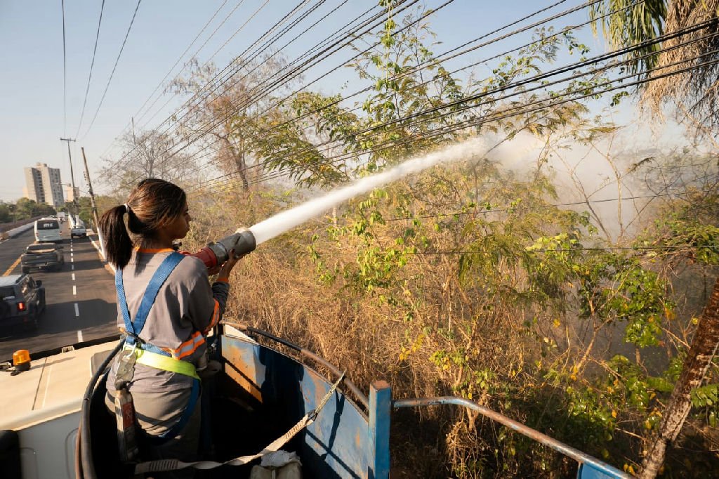 Prefeitura de Rondonópolis age rapidamente e controla incêndio na ponte da Marechal Rondon