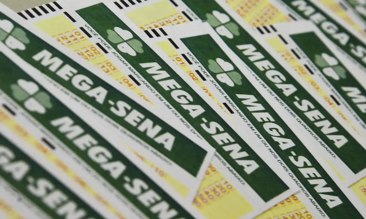 Prêmio da Mega-sena acumula e chega a R$ 165 milhões após sorteio sem vencedores