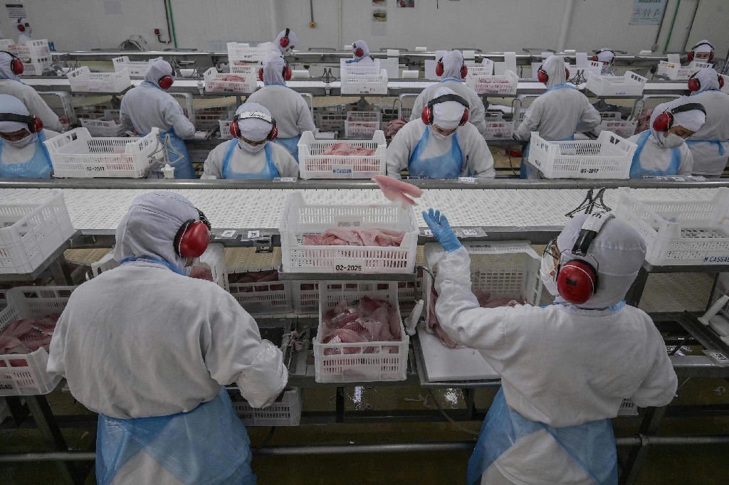 Produção industrial no Brasil registra queda acentuada em junho