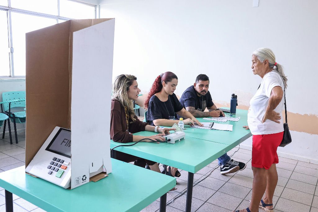 Quem não é obrigado a votar nas eleições de 2026? Entenda as regras