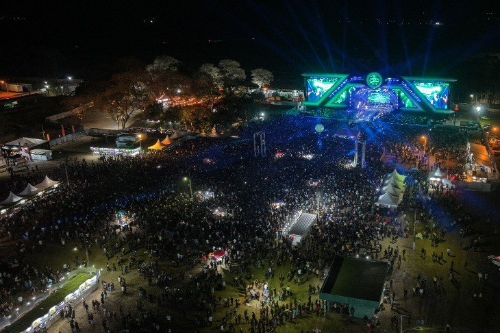 Rodeio e shows nacionais atraem multidões no terceiro dia da Exposul