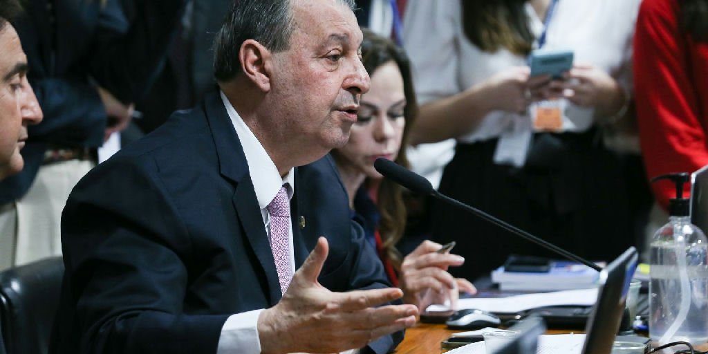 Senador relator aprova PEC que extingue a escala 6x1 e limita jornada de trabalho a 40 horas semanais