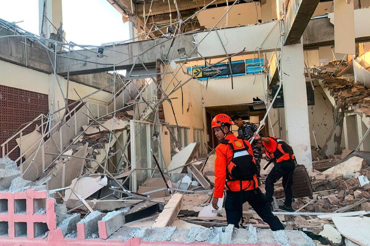 Terremoto de 7,7 graus causa cinco mortes na Indonésia