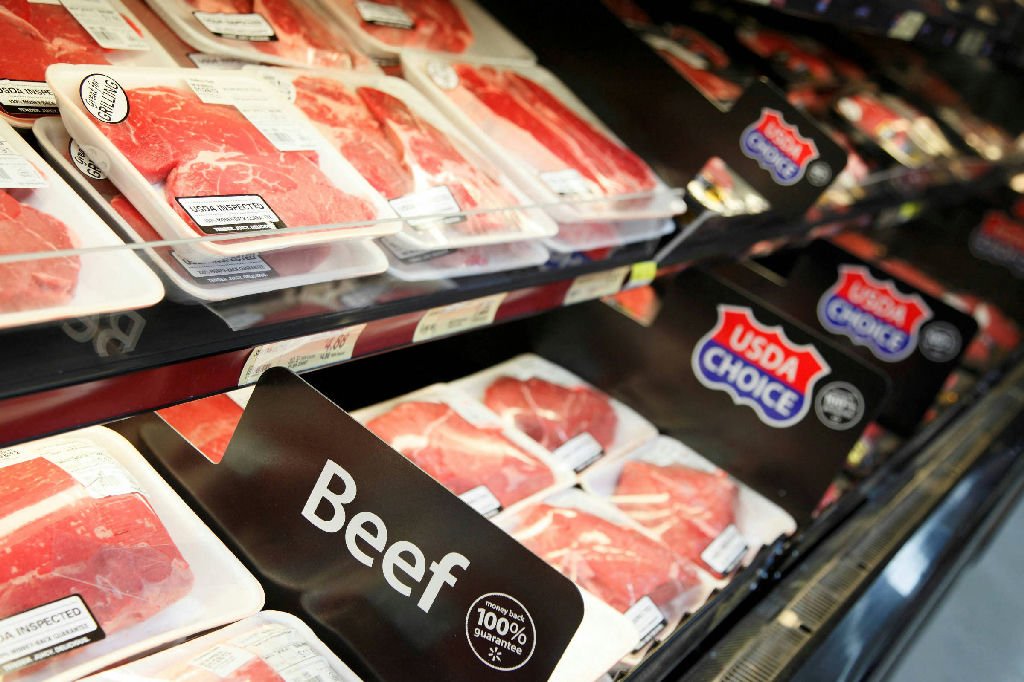 Trump aumenta importação de carne bovina para controlar preços nos EUA