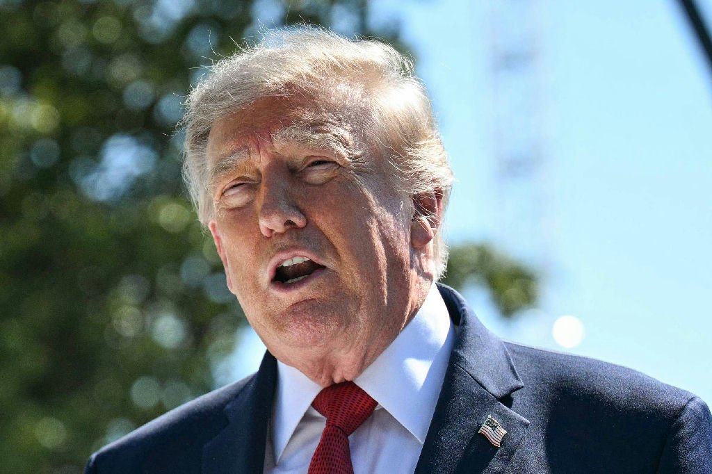 Trump divulga vídeo gerado por IA sobre ataque à ilha de Kharg; Irã classifica como 'risível'