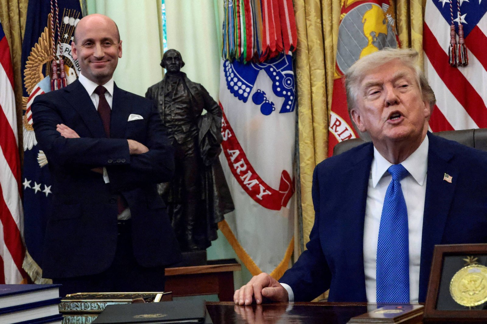 Trump edita decreto que restringe cidadania e contorna Suprema Corte