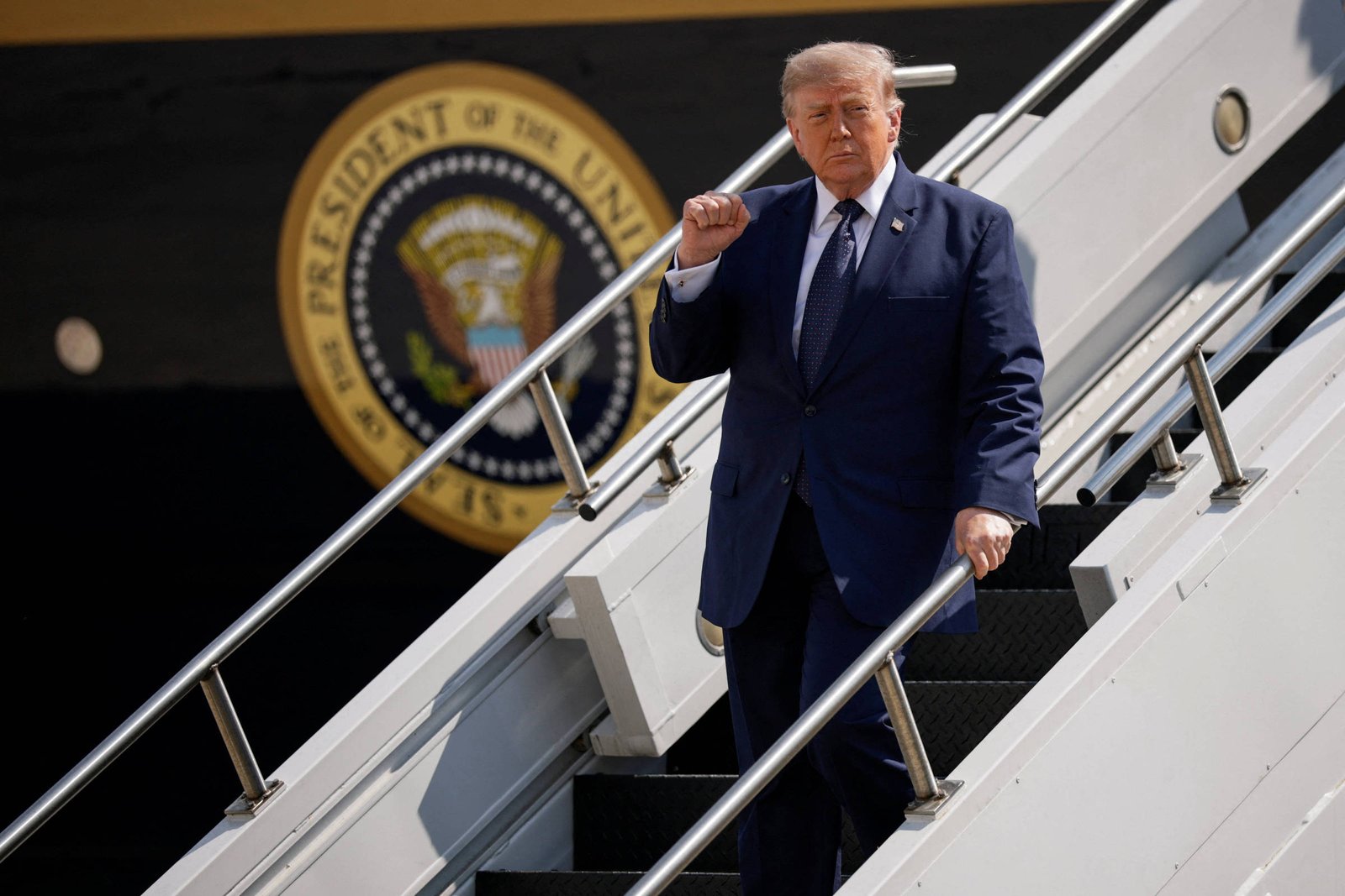 Trump utiliza jato militar em manobra secreta para deixar a Turquia sob ameaças