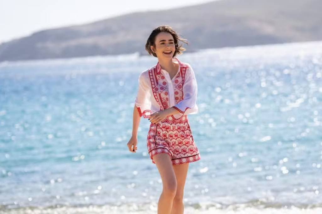 Última temporada de 'Emily em Paris' leva protagonista à Grécia e Mônaco