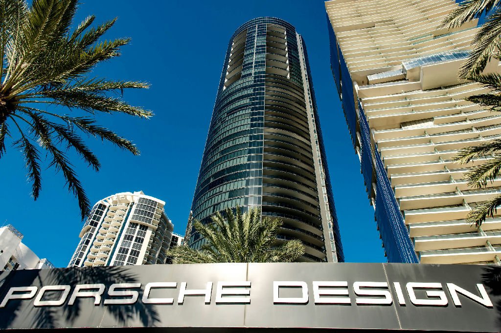 A crescente disputa entre marcas de carros de luxo no mercado imobiliário de Miami