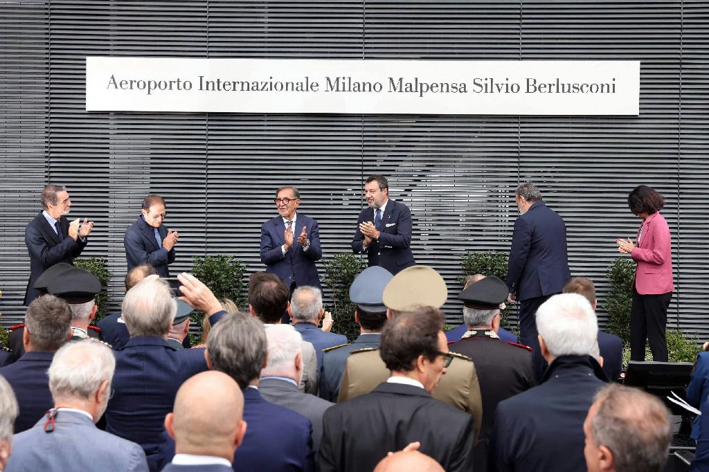 Aeroporto de Malpensa, em Milão, é renomeado em homenagem a Berlusconi