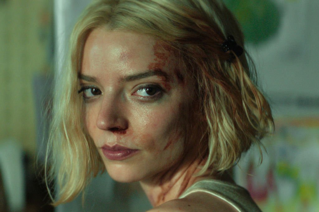 Anya Taylor-joy afirma que seria uma péssima vigarista em 'Lucky'