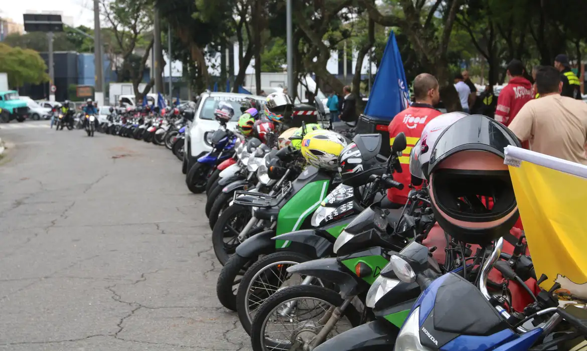 Apenas 19% dos motociclistas de aplicativos no Brasil têm cobertura previdenciária