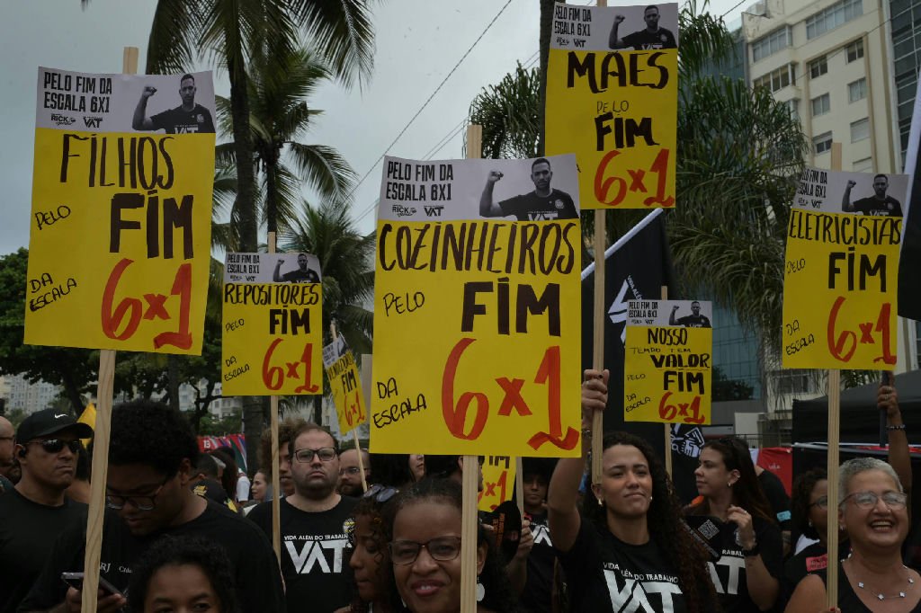 Bolsonaristas reconhecem desgaste e delegam embate sobre 6x1 a senadores não candidatos