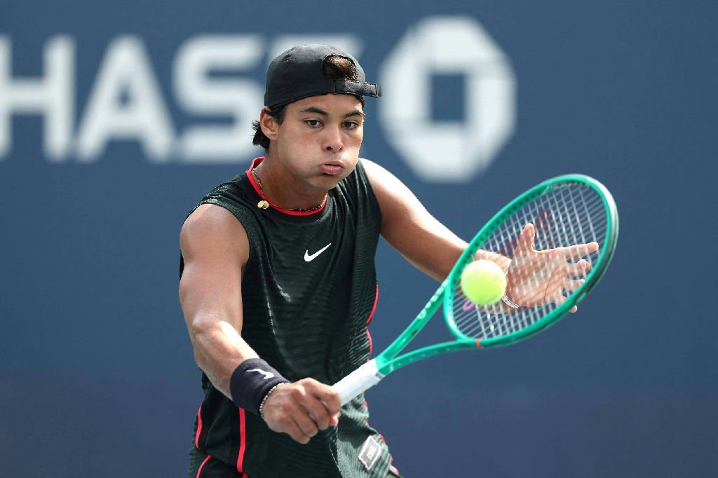 Brasileiro Luis 'Guto' Miguel perde final juvenil do US Open para americano em tie-break emocionante