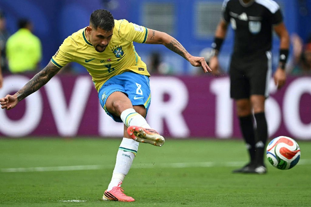 Bruno Guimarães reflete sobre pênalti perdido e se prepara para novos desafios com a seleção