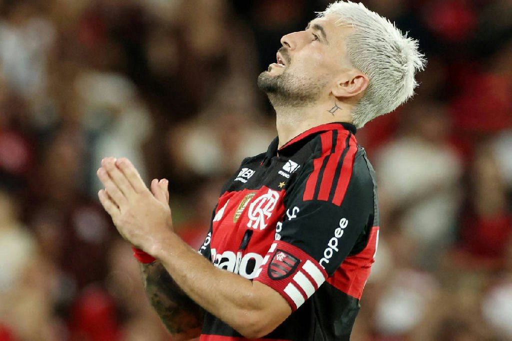 CBF limita número de jogadores estrangeiros no Campeonato Brasileiro, mas não estabelece cota para jovens