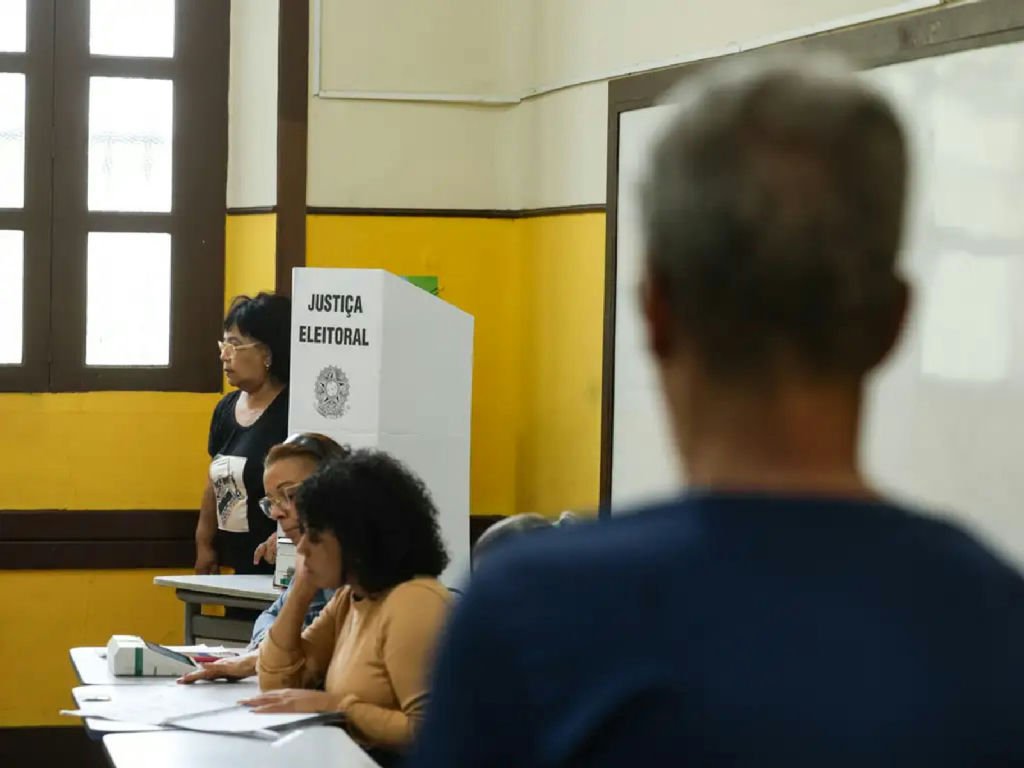 Crescimento de eleitorado acima dos 60 anos chega a 74% e influencia resultados eleitorais