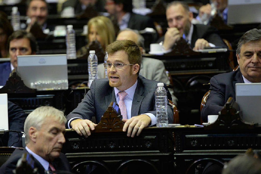 Deputado argentino afirma que posição de Milei sobre Lula é minoritária