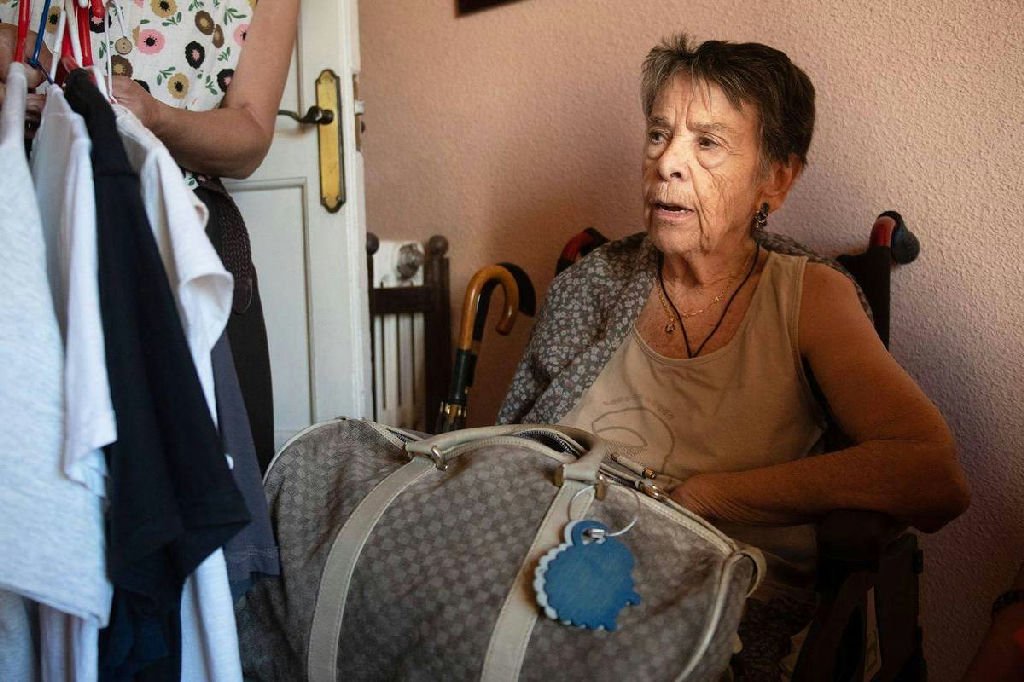 Despejo de idosa de 87 anos revela crise de moradia na Espanha