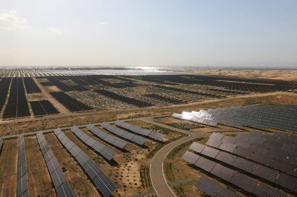 Energia solar supera carvão na capacidade instalada pela primeira vez na China