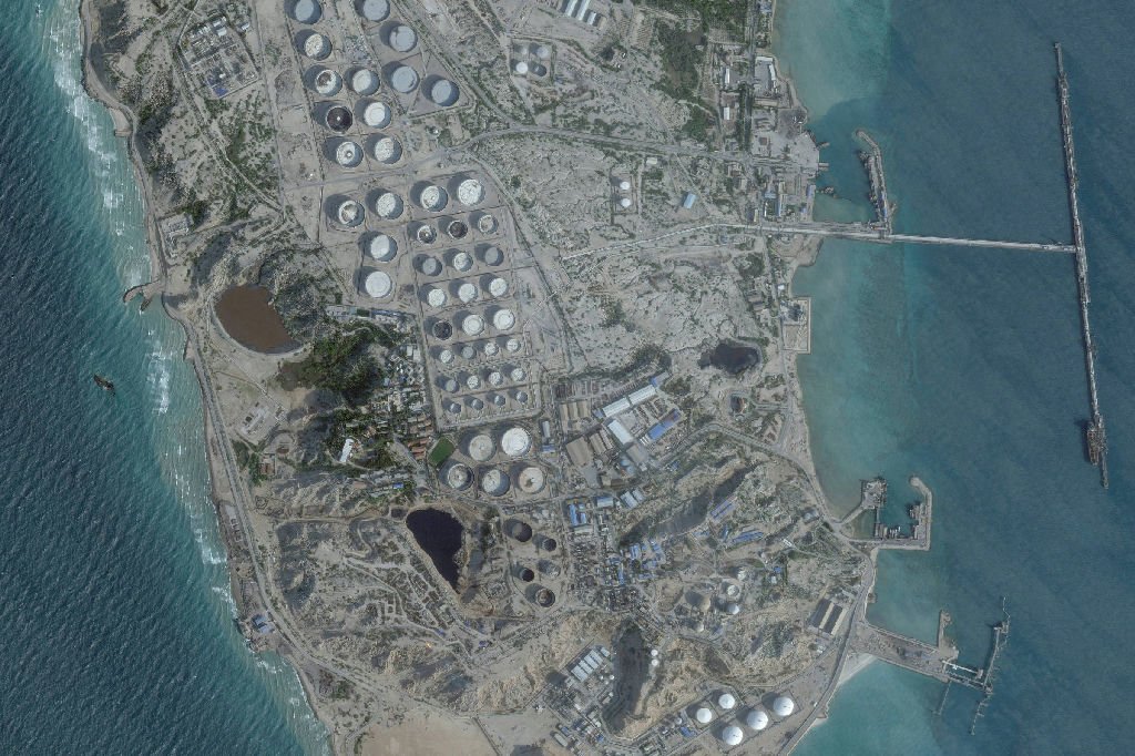 EUA atacam petroleiros iranianos perto de ilha estratégica no Golfo