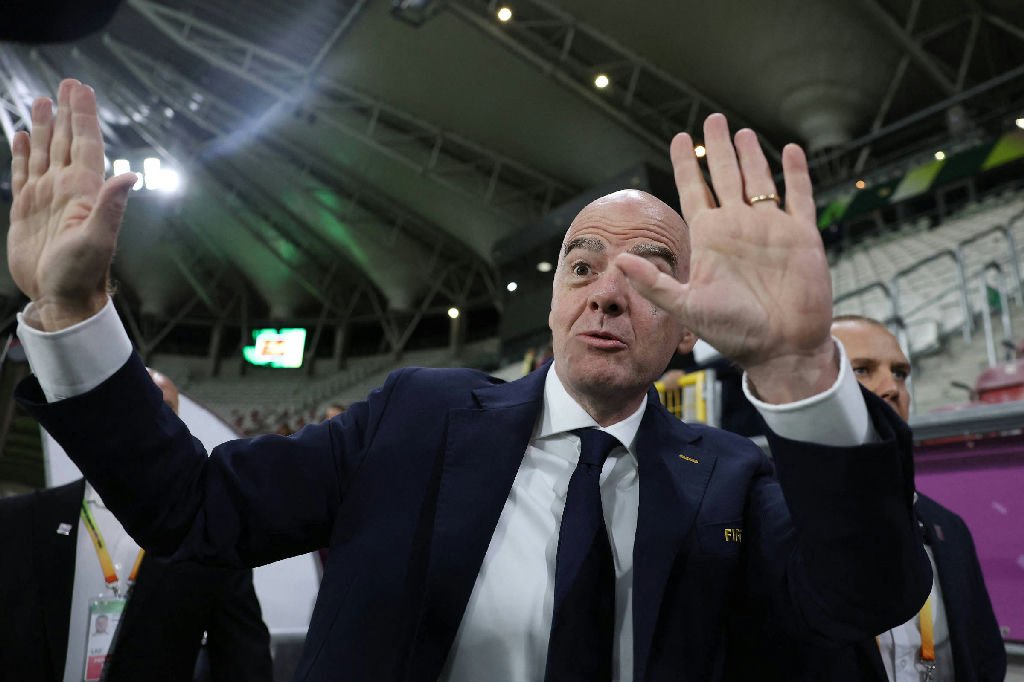 Fifa critica Uefa e propõe uso de fundo bilionário para apoiar federações
