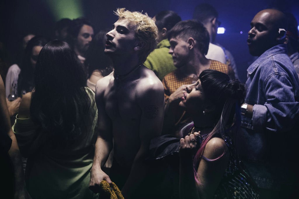 Filme brasileiro 'London' surpreende em Veneza com protagonista PCD em papel de dominador