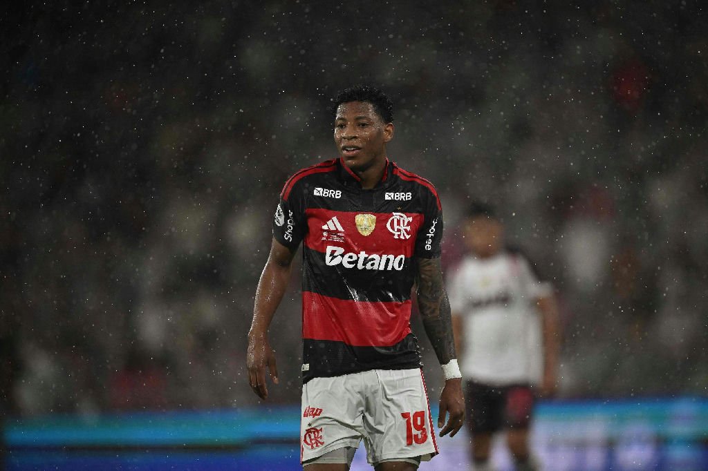 Flamengo anuncia contratações de atacantes enquanto Santos e Vasco se reforçam