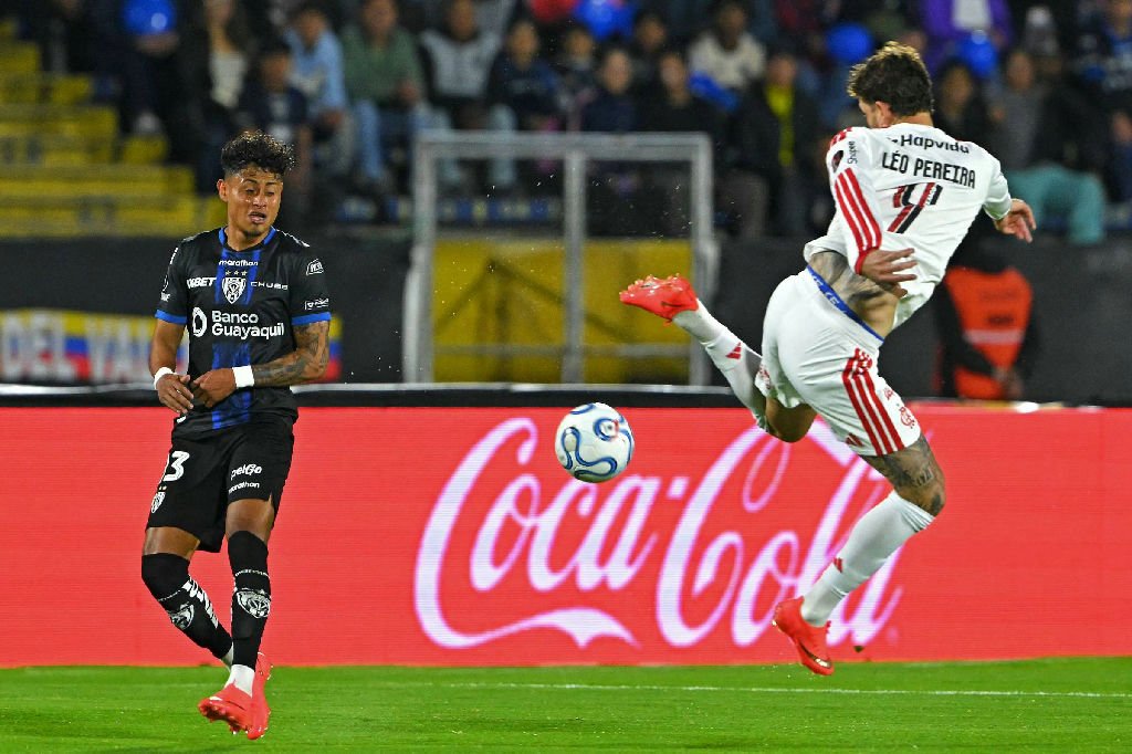 Flamengo conquista vitória no Equador e avança rumo à semifinal da Libertadores
