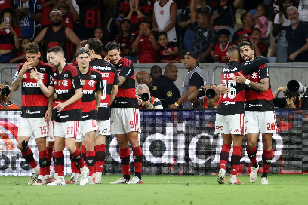 Flamengo vence Mirassol e se aproxima do Palmeiras na liderança do Brasileiro