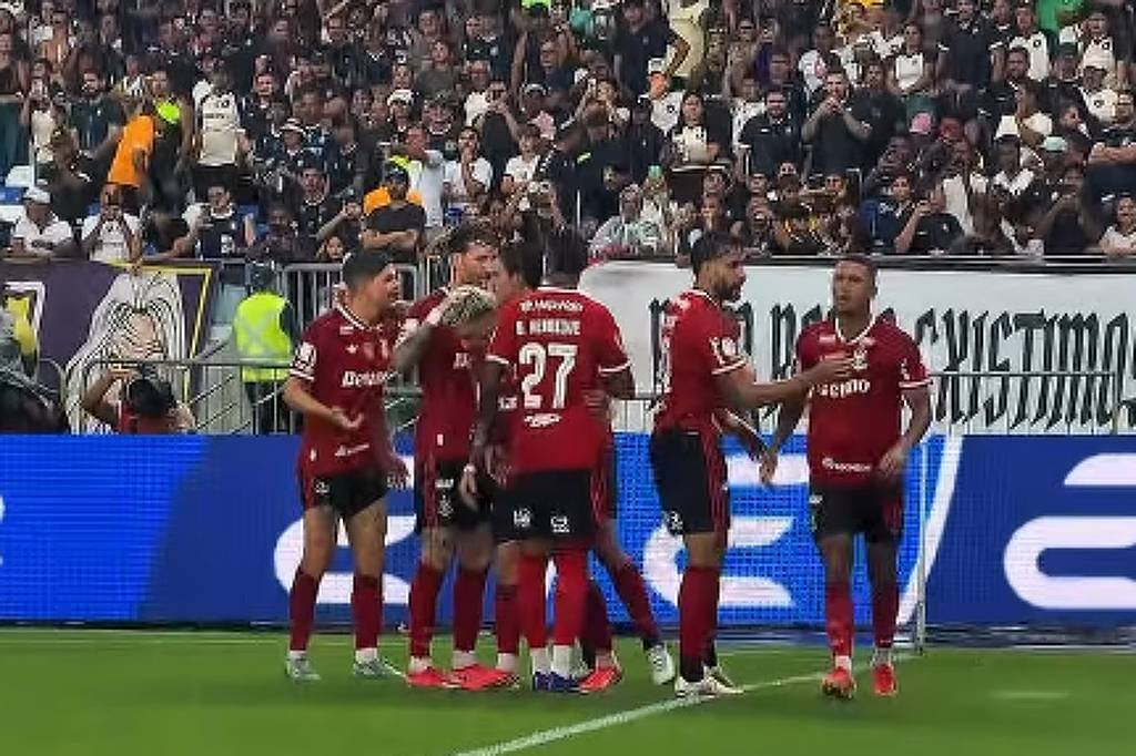 Flamengo vence Remo e assume a liderança, pressionando o Palmeiras