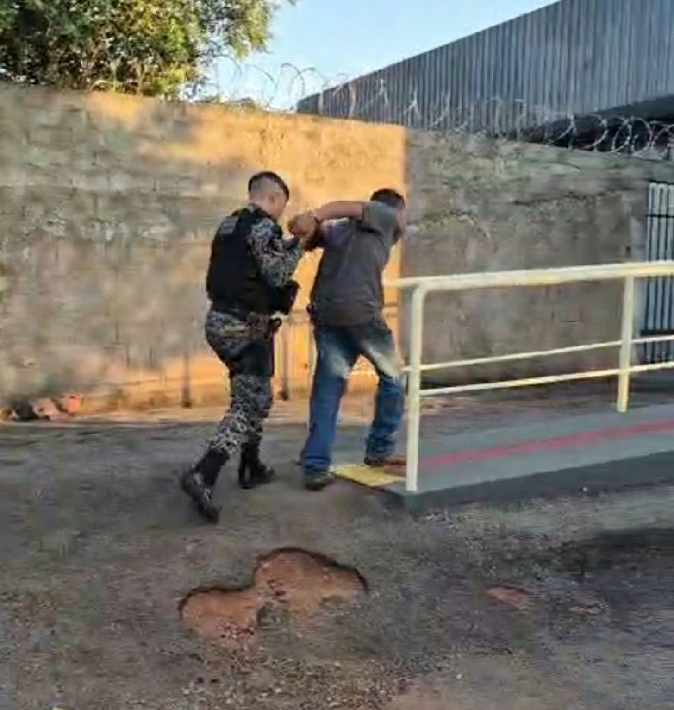 Força Tática captura homem com mandado de prisão e tornozeleira rompida em Rondonópolis