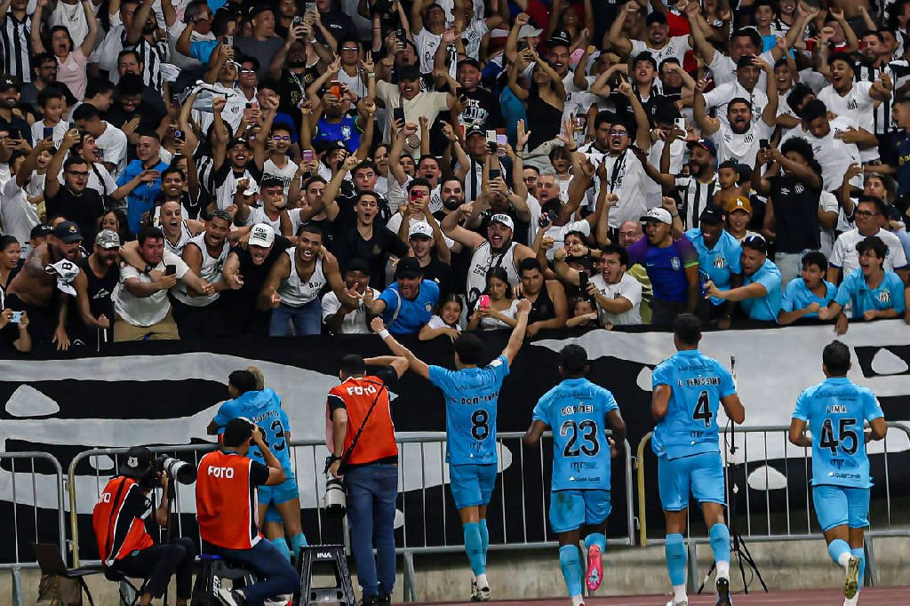 Gabigol brilha no final e garante vitória do Santos sobre o Remo