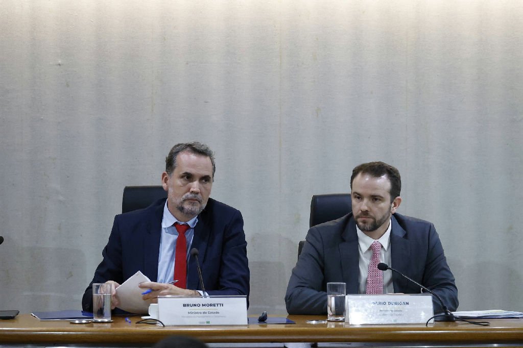 Governo deve rever R$ 53,7 bilhões em gastos até 2030, aponta Orçamento