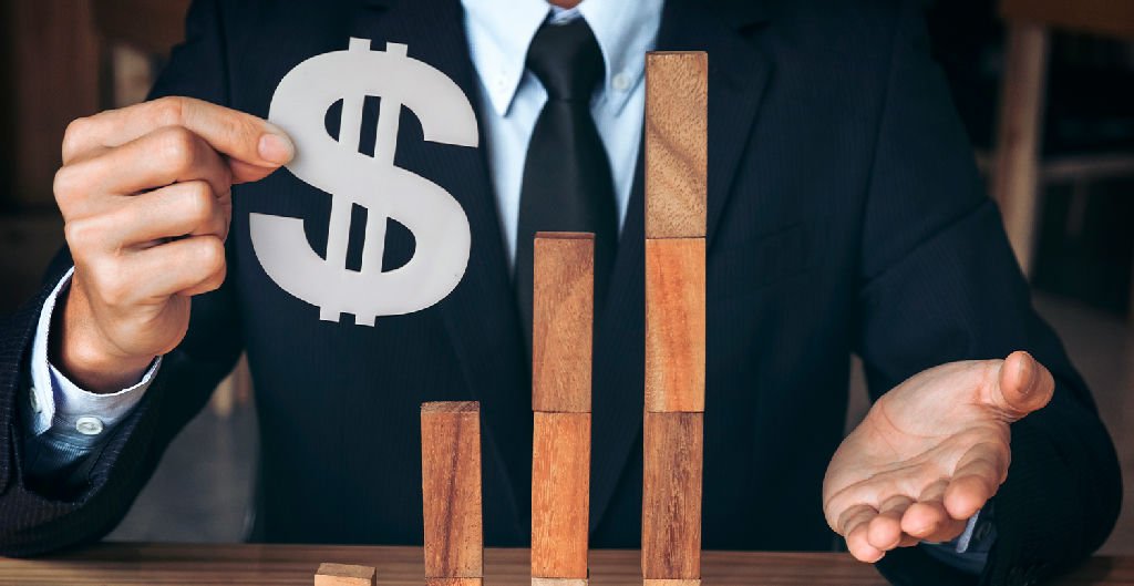 Governo projeta arrecadação de R$ 636 bilhões para 2027