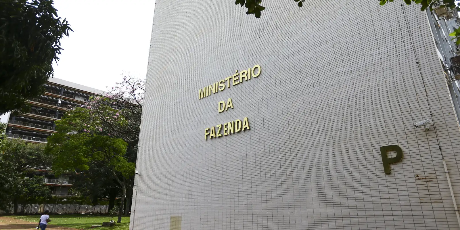 Governo revisa projeção do PIB para 2% em 2026 e 2,3% em 2027