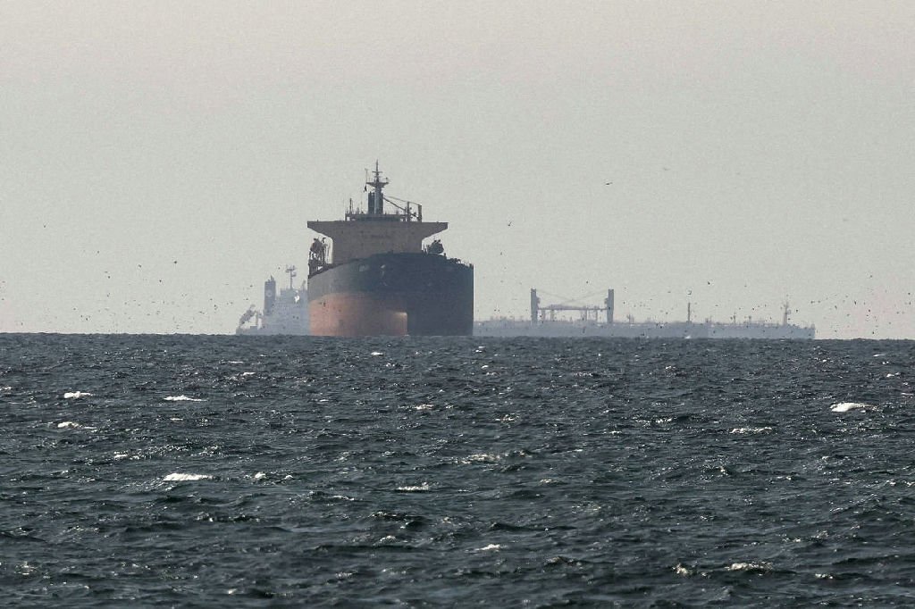 Gulf states postpone negotiations with Iran amid Hormuz impasse