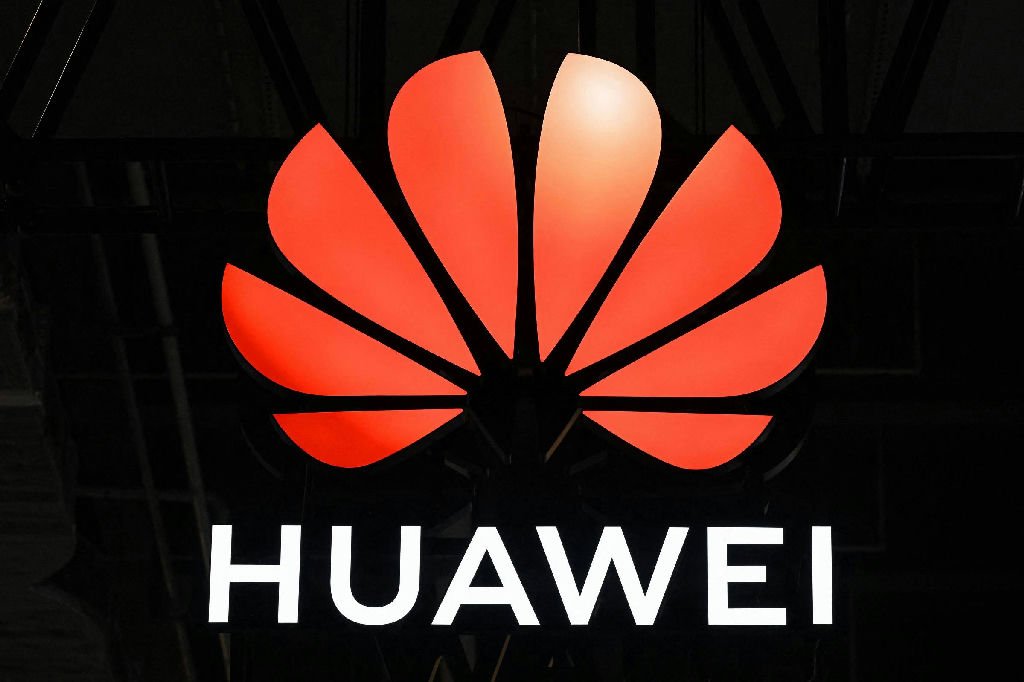 Huawei enfrenta escassez de chips de IA em meio à crescente demanda