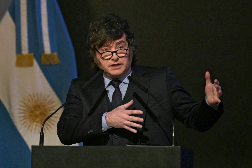 Indústria argentina enfrenta desafios com a abertura comercial promovida por Milei