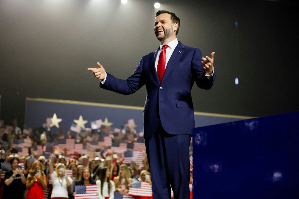 J. D. Vance busca destaque na convenção de Trump com olhos em 2028
