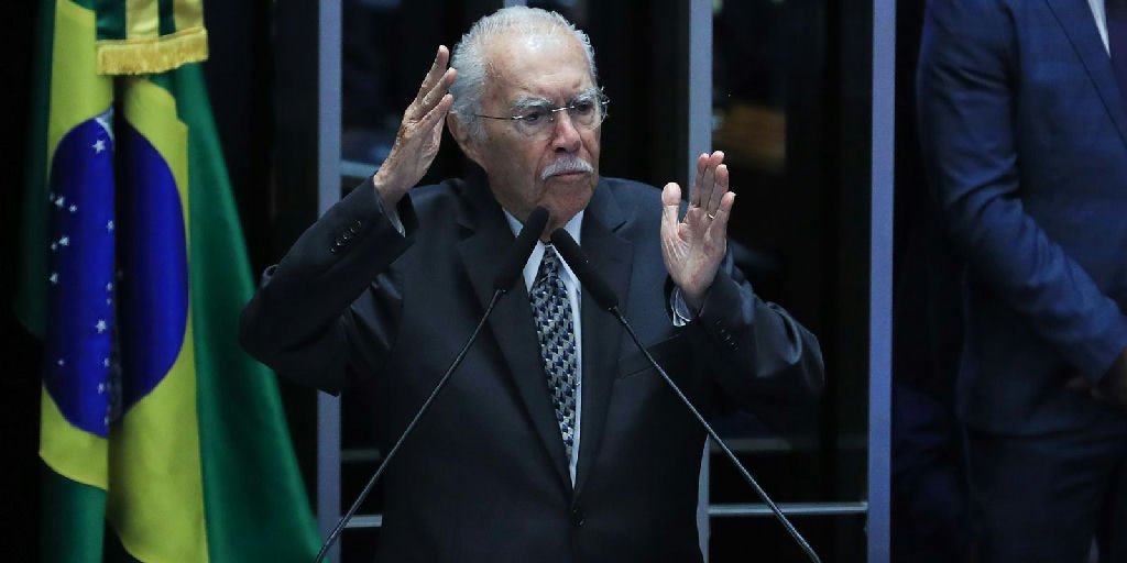 José Sarney é internado com pneumonia aos 96 anos