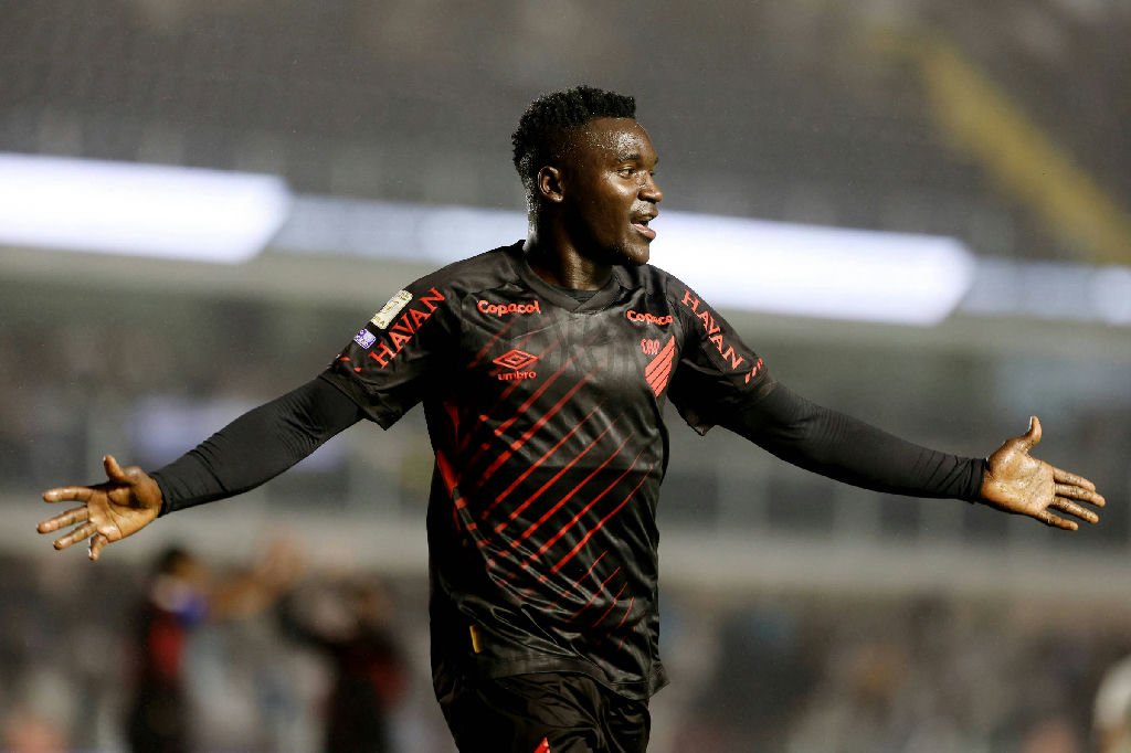 Kevin Viveros se aproxima de feito histórico como artilheiro do Campeonato Brasileiro