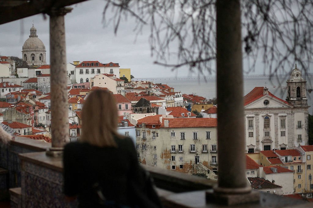 Lei das burcas entra em vigor em Portugal e gera polêmica
