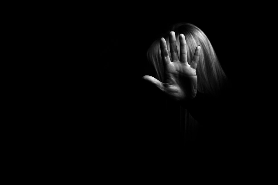 Menina de 9 anos denuncia abuso sexual e avô é levado à delegacia em Primavera do Leste